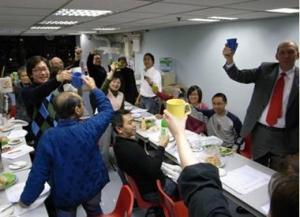 藍屋居民與合作伙伴慶祝意向書獲得發展局接受,並成功正式入標書 bh11